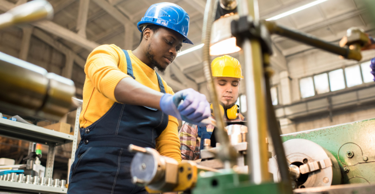 Qualificação é peça-chave para os trabalhadores industriais.png